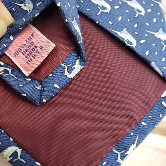 Vineyard Vines Swordfish Print Silk Tie USA Preppy Martha's Vineyard Blue White - Picture 4 of 6